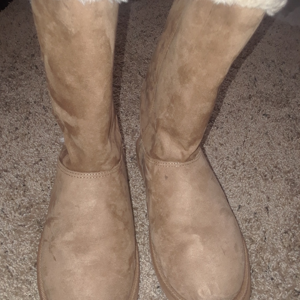 Tan boots like new